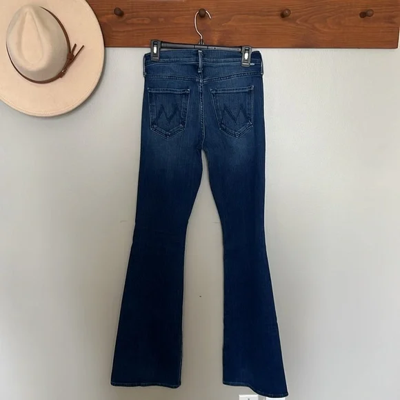 Mother The down low weekender Heel
Size 27
Waist 15in
Inseam 32 - Picture 2 of 4